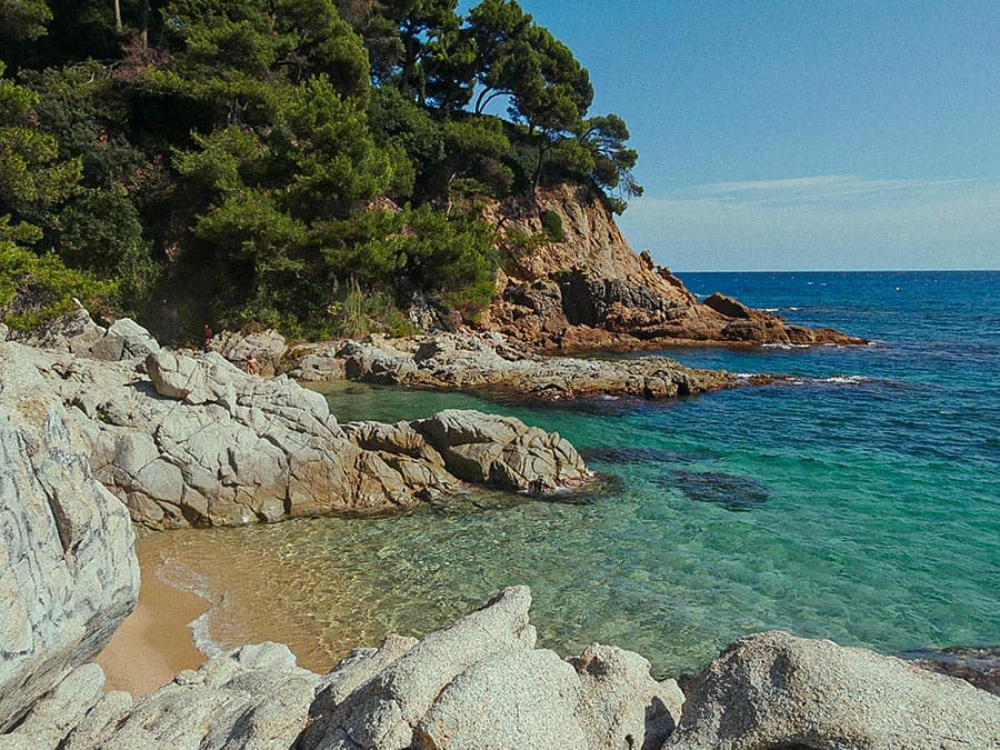 toursbyuni-costa_brava_hike _medieval_village_culinary_experience