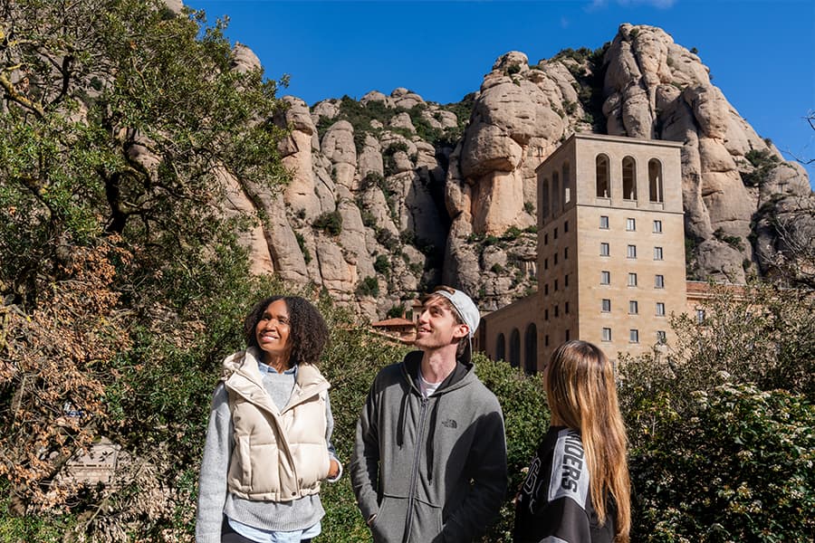 toursbyuni-montserrat_hike-horse-01